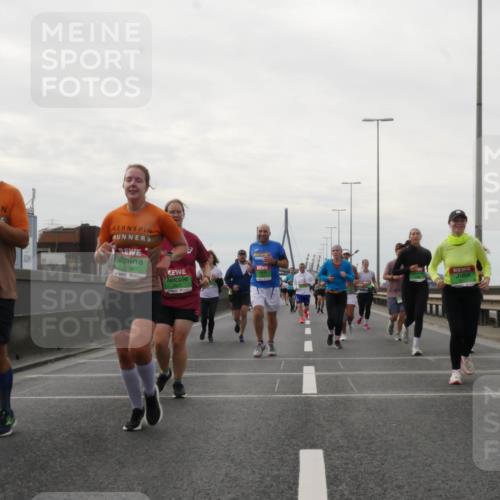 03.10.2025 - Köhlbrandbrückenlauf Matties Gatica Varas http://msf.ph/oto/9192229 03.10.2025 16:09:40 Position 3 7773, 7774 meine-sportfotos.de