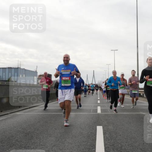 03.10.2025 - Köhlbrandbrückenlauf Matties Gatica Varas http://msf.ph/oto/9192243 03.10.2025 16:09:43 Position 3 9586 meine-sportfotos.de