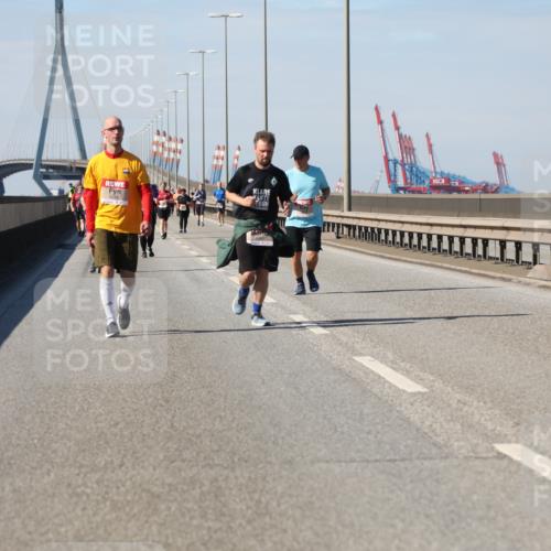 03.10.2025 - Köhlbrandbrückenlauf Yannick Fuchs http://msf.ph/oto/9192244 03.10.2025 12:13:39 Position 3  meine-sportfotos.de
