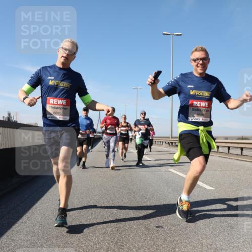 03.10.2025 - Köhlbrandbrückenlauf Yannick Fuchs http://msf.ph/oto/9192245 03.10.2025 11:53:15 Position 3 6685, 6686 meine-sportfotos.de