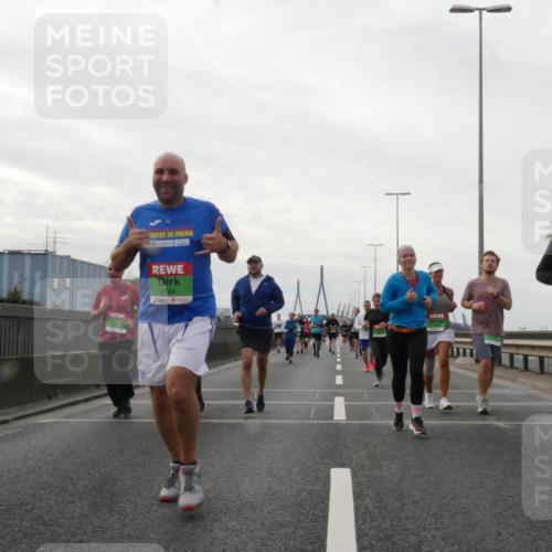 03.10.2025 - Köhlbrandbrückenlauf Matties Gatica Varas http://msf.ph/oto/9192246 03.10.2025 16:09:43 Position 3 9586, 7464 meine-sportfotos.de
