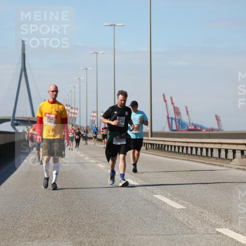03.10.2025 - Köhlbrandbrückenlauf Yannick Fuchs http://msf.ph/oto/9192247 03.10.2025 12:13:40 Position 3  meine-sportfotos.de