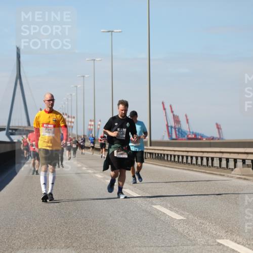03.10.2025 - Köhlbrandbrückenlauf Yannick Fuchs http://msf.ph/oto/9192252 03.10.2025 12:13:40 Position 3  meine-sportfotos.de
