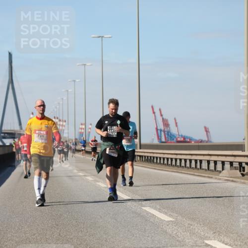 03.10.2025 - Köhlbrandbrückenlauf Yannick Fuchs http://msf.ph/oto/9192256 03.10.2025 12:13:40 Position 3  meine-sportfotos.de
