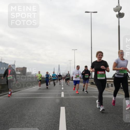 03.10.2025 - Köhlbrandbrückenlauf Matties Gatica Varas http://msf.ph/oto/9192261 03.10.2025 16:09:46 Position 3 8022 meine-sportfotos.de