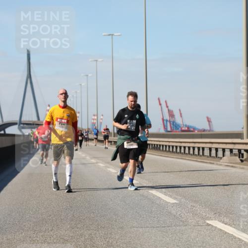 03.10.2025 - Köhlbrandbrückenlauf Yannick Fuchs http://msf.ph/oto/9192263 03.10.2025 12:13:41 Position 3  meine-sportfotos.de