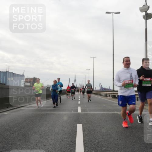 03.10.2025 - Köhlbrandbrückenlauf Matties Gatica Varas http://msf.ph/oto/9192269 03.10.2025 16:09:48 Position 3 8270 meine-sportfotos.de