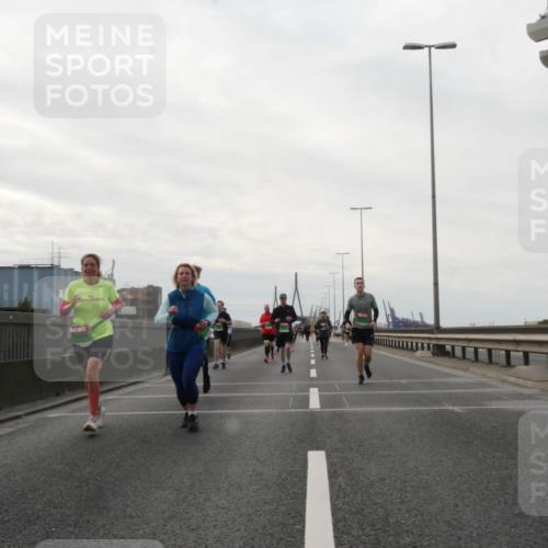 03.10.2025 - Köhlbrandbrückenlauf Matties Gatica Varas http://msf.ph/oto/9192276 03.10.2025 16:09:50 Position 3  meine-sportfotos.de