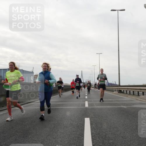 03.10.2025 - Köhlbrandbrückenlauf Matties Gatica Varas http://msf.ph/oto/9192279 03.10.2025 16:09:50 Position 3  meine-sportfotos.de
