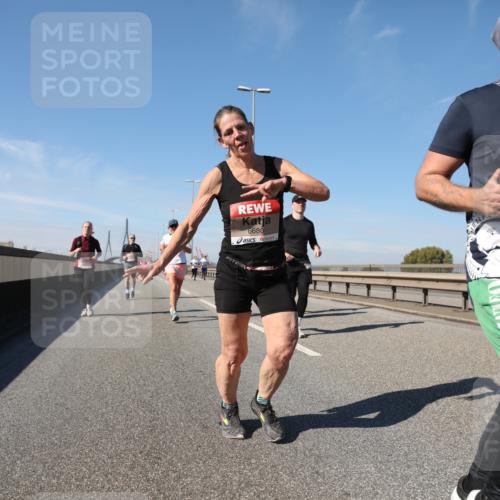 03.10.2025 - Köhlbrandbrückenlauf Yannick Fuchs http://msf.ph/oto/9192287 03.10.2025 11:53:18 Position 3 6680, 6742 meine-sportfotos.de