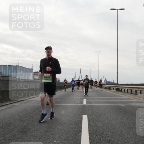 03.10.2025 - Köhlbrandbrückenlauf Matties Gatica Varas http://msf.ph/oto/9192296 03.10.2025 16:09:54 Position 3 8185 meine-sportfotos.de