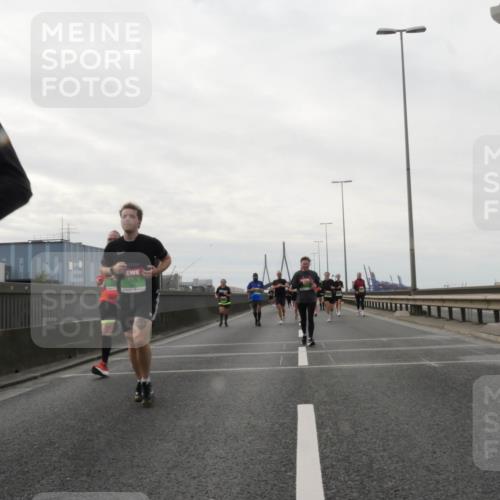 03.10.2025 - Köhlbrandbrückenlauf Matties Gatica Varas http://msf.ph/oto/9192300 03.10.2025 16:09:55 Position 3  meine-sportfotos.de