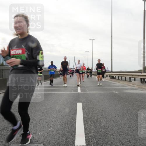 03.10.2025 - Köhlbrandbrückenlauf Matties Gatica Varas http://msf.ph/oto/9192315 03.10.2025 16:09:59 Position 3  meine-sportfotos.de