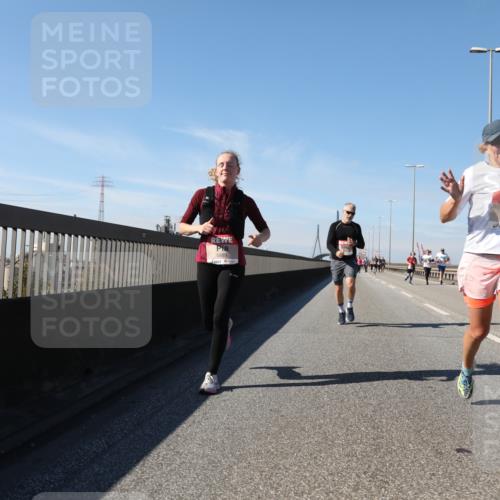 03.10.2025 - Köhlbrandbrückenlauf Yannick Fuchs http://msf.ph/oto/9192318 03.10.2025 11:53:19 Position 3 4609, 5889 meine-sportfotos.de