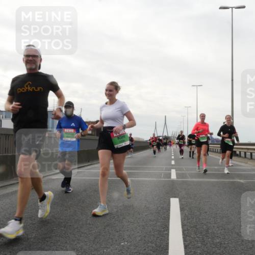 03.10.2025 - Köhlbrandbrückenlauf Matties Gatica Varas http://msf.ph/oto/9192329 03.10.2025 16:10:02 Position 3 8596 meine-sportfotos.de