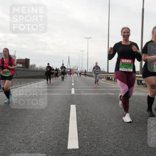 03.10.2025 - Köhlbrandbrückenlauf Matties Gatica Varas http://msf.ph/oto/9192358 03.10.2025 16:10:08 Position 3 8689 meine-sportfotos.de