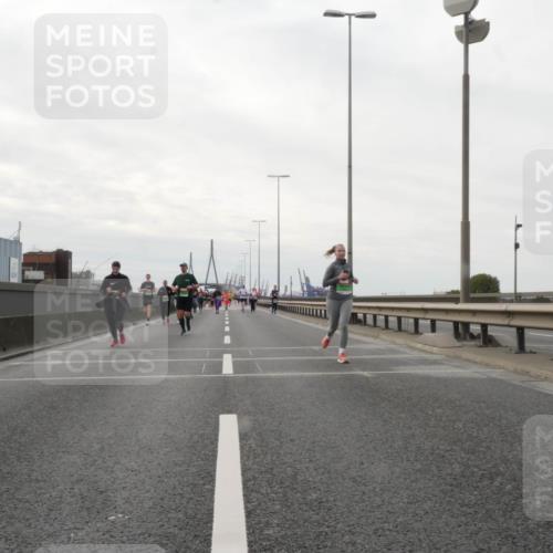 03.10.2025 - Köhlbrandbrückenlauf Matties Gatica Varas http://msf.ph/oto/9192362 03.10.2025 16:10:09 Position 3  meine-sportfotos.de