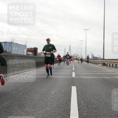 03.10.2025 - Köhlbrandbrückenlauf Matties Gatica Varas http://msf.ph/oto/9192370 03.10.2025 16:10:13 Position 3  meine-sportfotos.de