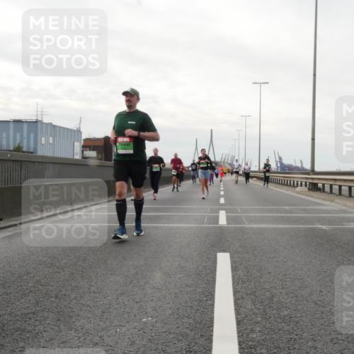 03.10.2025 - Köhlbrandbrückenlauf Matties Gatica Varas http://msf.ph/oto/9192372 03.10.2025 16:10:13 Position 3  meine-sportfotos.de