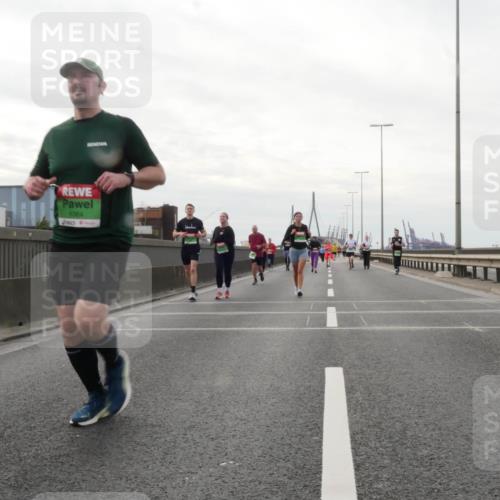 03.10.2025 - Köhlbrandbrückenlauf Matties Gatica Varas http://msf.ph/oto/9192376 03.10.2025 16:10:14 Position 3 9364 meine-sportfotos.de