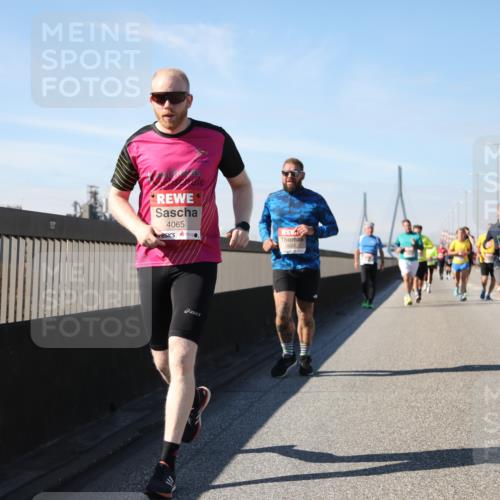 03.10.2025 - Köhlbrandbrückenlauf Yannick Fuchs http://msf.ph/oto/9192402 03.10.2025 11:53:45 Position 3 4065, 4501 meine-sportfotos.de