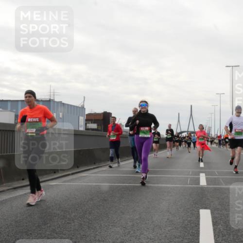 03.10.2025 - Köhlbrandbrückenlauf Matties Gatica Varas http://msf.ph/oto/9192417 03.10.2025 16:10:24 Position 3  meine-sportfotos.de