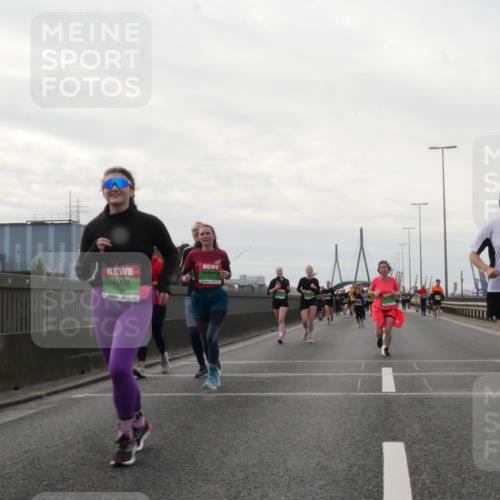 03.10.2025 - Köhlbrandbrückenlauf Matties Gatica Varas http://msf.ph/oto/9192425 03.10.2025 16:10:25 Position 3  meine-sportfotos.de