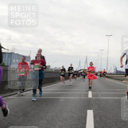 03.10.2025 - Köhlbrandbrückenlauf Matties Gatica Varas http://msf.ph/oto/9192428 03.10.2025 16:10:26 Position 3  meine-sportfotos.de