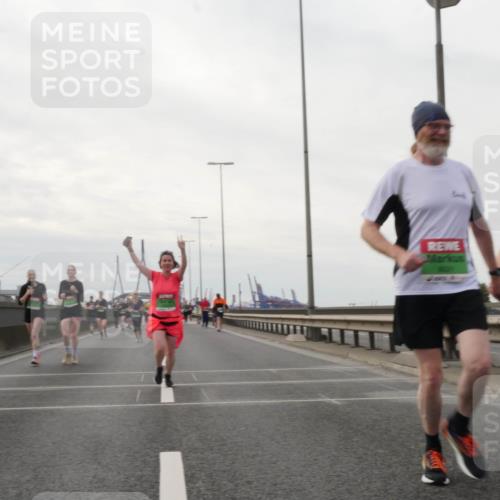 03.10.2025 - Köhlbrandbrückenlauf Matties Gatica Varas http://msf.ph/oto/9192429 03.10.2025 16:10:27 Position 3  meine-sportfotos.de