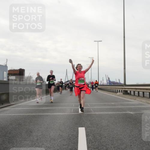03.10.2025 - Köhlbrandbrückenlauf Matties Gatica Varas http://msf.ph/oto/9192432 03.10.2025 16:10:27 Position 3  meine-sportfotos.de