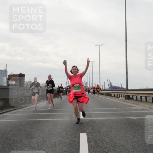 03.10.2025 - Köhlbrandbrückenlauf Matties Gatica Varas http://msf.ph/oto/9192433 03.10.2025 16:10:28 Position 3 8102 meine-sportfotos.de