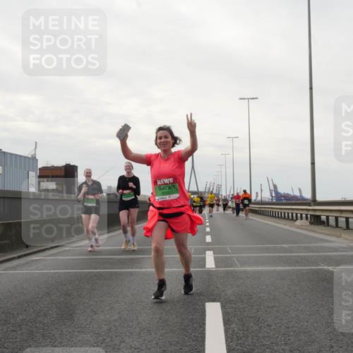 03.10.2025 - Köhlbrandbrückenlauf Matties Gatica Varas http://msf.ph/oto/9192436 03.10.2025 16:10:28 Position 3 8102 meine-sportfotos.de