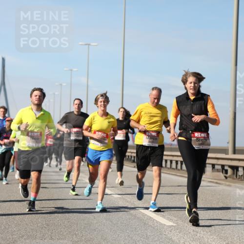03.10.2025 - Köhlbrandbrückenlauf Yannick Fuchs http://msf.ph/oto/9192442 03.10.2025 11:53:49 Position 3 02, 5903, 5673, 5062, 58 meine-sportfotos.de