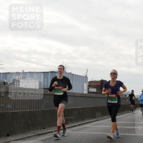 03.10.2025 - Köhlbrandbrückenlauf Matties Gatica Varas http://msf.ph/oto/9192452 03.10.2025 16:10:35 Position 3  meine-sportfotos.de