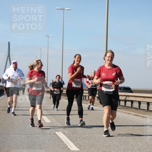 03.10.2025 - Köhlbrandbrückenlauf Yannick Fuchs http://msf.ph/oto/9192458 03.10.2025 12:14:03 Position 3 5343, 5188, 6515 meine-sportfotos.de
