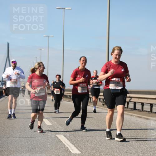 03.10.2025 - Köhlbrandbrückenlauf Yannick Fuchs http://msf.ph/oto/9192462 03.10.2025 12:14:04 Position 3 5343, 5188, 6515 meine-sportfotos.de