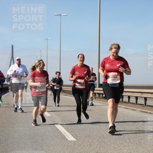 03.10.2025 - Köhlbrandbrückenlauf Yannick Fuchs http://msf.ph/oto/9192467 03.10.2025 12:14:04 Position 3 5343, 5188, 6515 meine-sportfotos.de