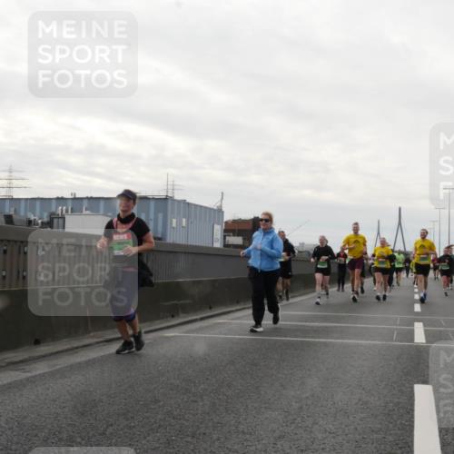 03.10.2025 - Köhlbrandbrückenlauf Matties Gatica Varas http://msf.ph/oto/9192468 03.10.2025 16:10:39 Position 3  meine-sportfotos.de