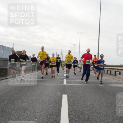 03.10.2025 - Köhlbrandbrückenlauf Matties Gatica Varas http://msf.ph/oto/9192479 03.10.2025 16:10:41 Position 3  meine-sportfotos.de