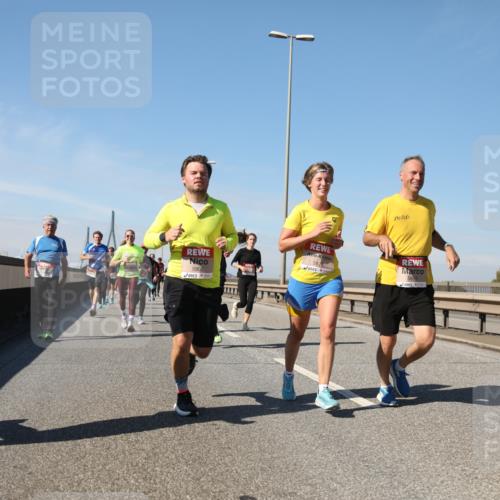 03.10.2025 - Köhlbrandbrückenlauf Yannick Fuchs http://msf.ph/oto/9192483 03.10.2025 11:53:51 Position 3 5902, 5903, 5674 meine-sportfotos.de