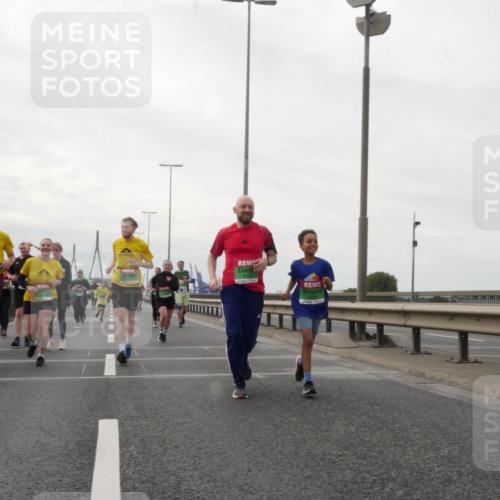 03.10.2025 - Köhlbrandbrückenlauf Matties Gatica Varas http://msf.ph/oto/9192485 03.10.2025 16:10:42 Position 3  meine-sportfotos.de