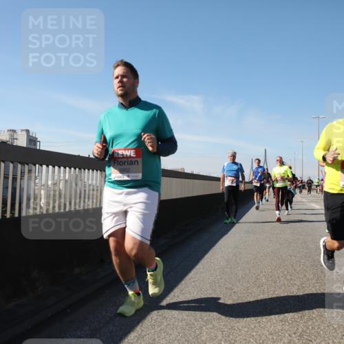03.10.2025 - Köhlbrandbrückenlauf Yannick Fuchs http://msf.ph/oto/9192486 03.10.2025 11:53:52 Position 3 5902, 5903 meine-sportfotos.de