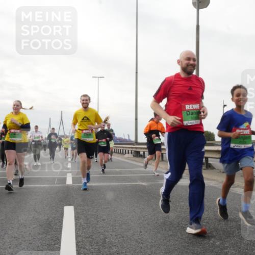 03.10.2025 - Köhlbrandbrückenlauf Matties Gatica Varas http://msf.ph/oto/9192489 03.10.2025 16:10:43 Position 3 833, 8329 meine-sportfotos.de
