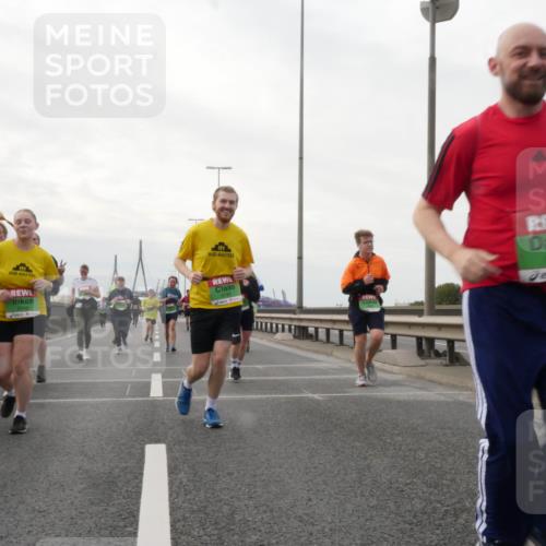 03.10.2025 - Köhlbrandbrückenlauf Matties Gatica Varas http://msf.ph/oto/9192492 03.10.2025 16:10:44 Position 3 8748, 8747 meine-sportfotos.de