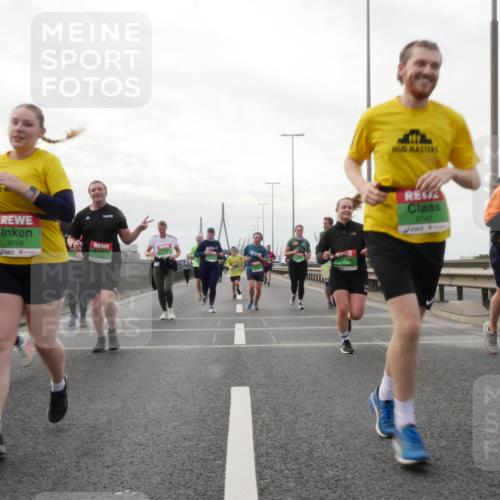 03.10.2025 - Köhlbrandbrückenlauf Matties Gatica Varas http://msf.ph/oto/9192497 03.10.2025 16:10:45 Position 3 8748, 8747 meine-sportfotos.de