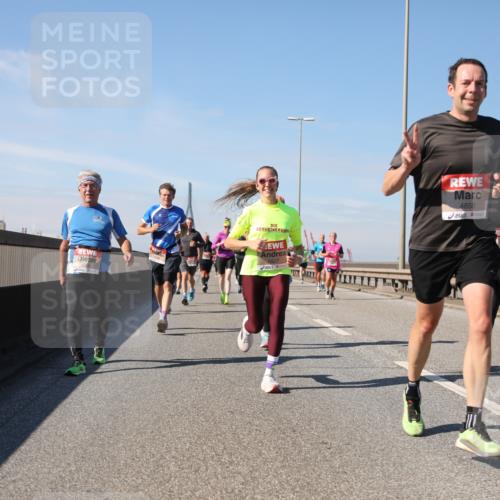 03.10.2025 - Köhlbrandbrückenlauf Yannick Fuchs http://msf.ph/oto/9192500 03.10.2025 11:53:53 Position 3 5927, 4858 meine-sportfotos.de