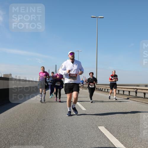03.10.2025 - Köhlbrandbrückenlauf Yannick Fuchs http://msf.ph/oto/9192510 03.10.2025 12:14:07 Position 3  meine-sportfotos.de