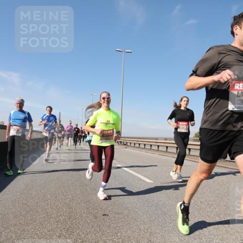 03.10.2025 - Köhlbrandbrückenlauf Yannick Fuchs http://msf.ph/oto/9192511 03.10.2025 11:53:54 Position 3 5927, 4858 meine-sportfotos.de