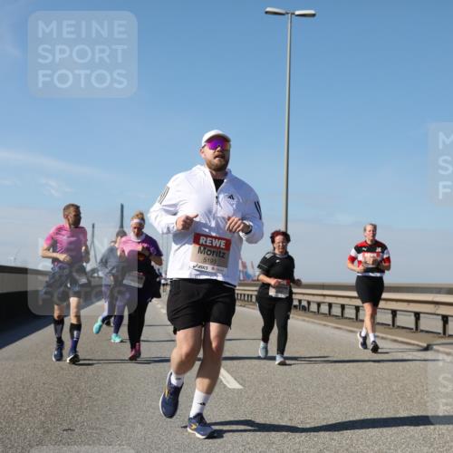 03.10.2025 - Köhlbrandbrückenlauf Yannick Fuchs http://msf.ph/oto/9192517 03.10.2025 12:14:08 Position 3 5193 meine-sportfotos.de