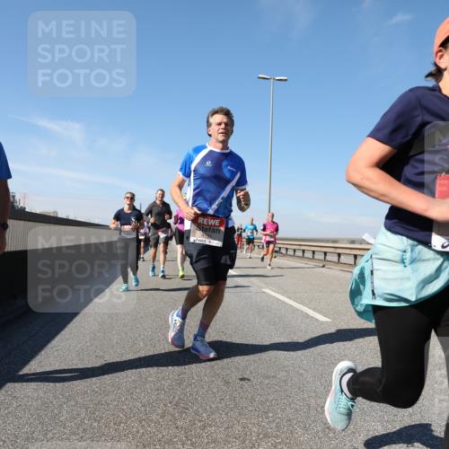 03.10.2025 - Köhlbrandbrückenlauf Yannick Fuchs http://msf.ph/oto/9192530 03.10.2025 11:53:55 Position 3 4595, 192, 4191, 5097 meine-sportfotos.de